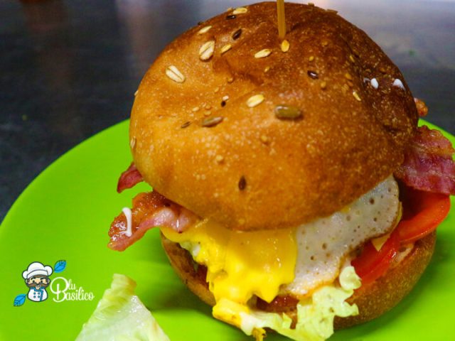 12 – Panino con hamburger di fassona 1