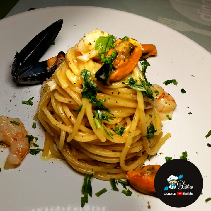 Spaghetti con gamberoni e cozze