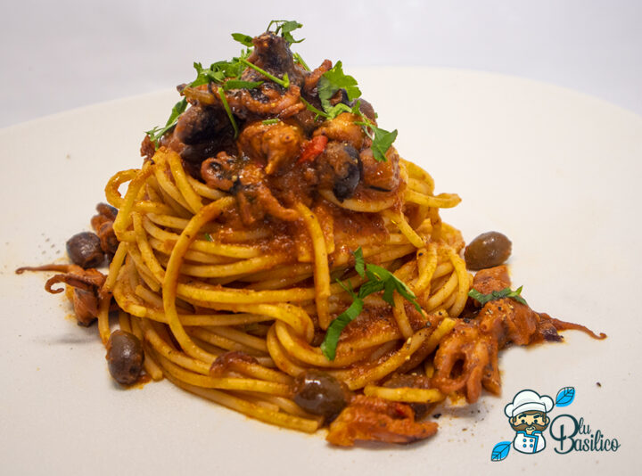 spaghetti con moscardini alla luciana