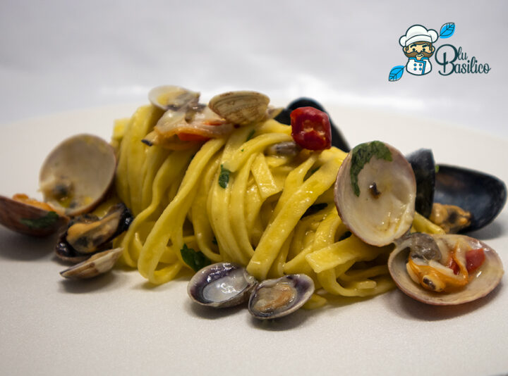 Tagliatella ai frutti di mare con vongole e fasolari