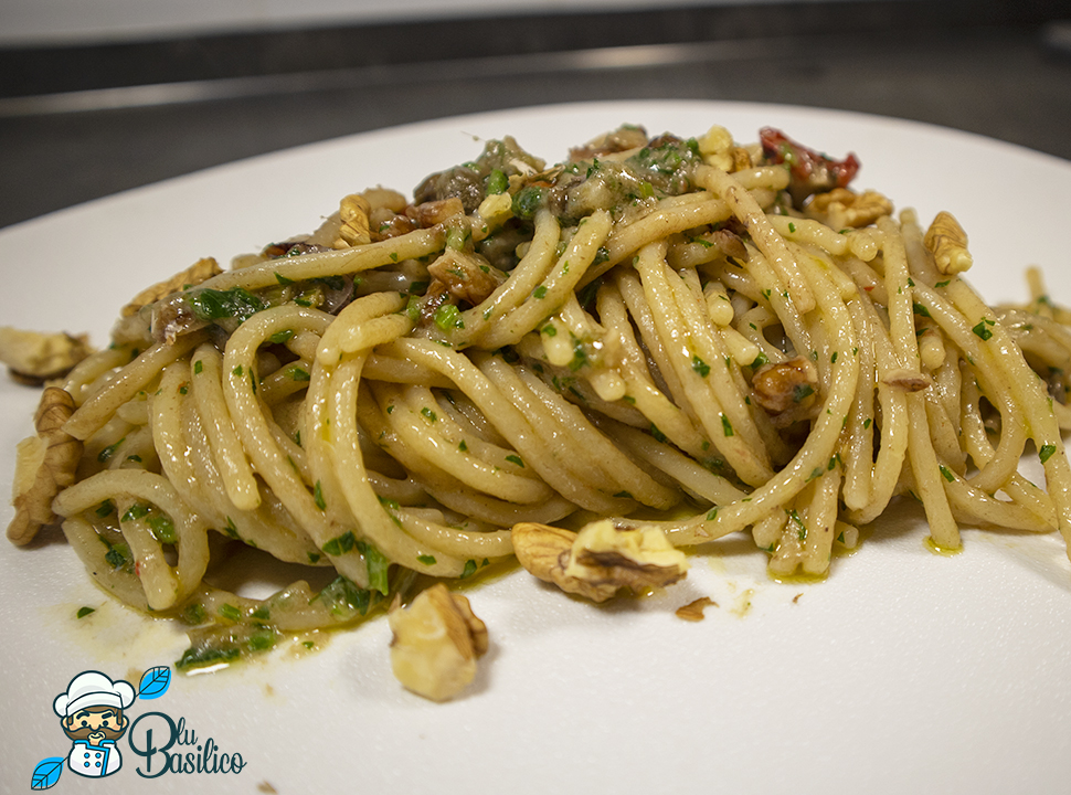 spaghetti interrati o atterrati ricetta tipica della costa di amalfi